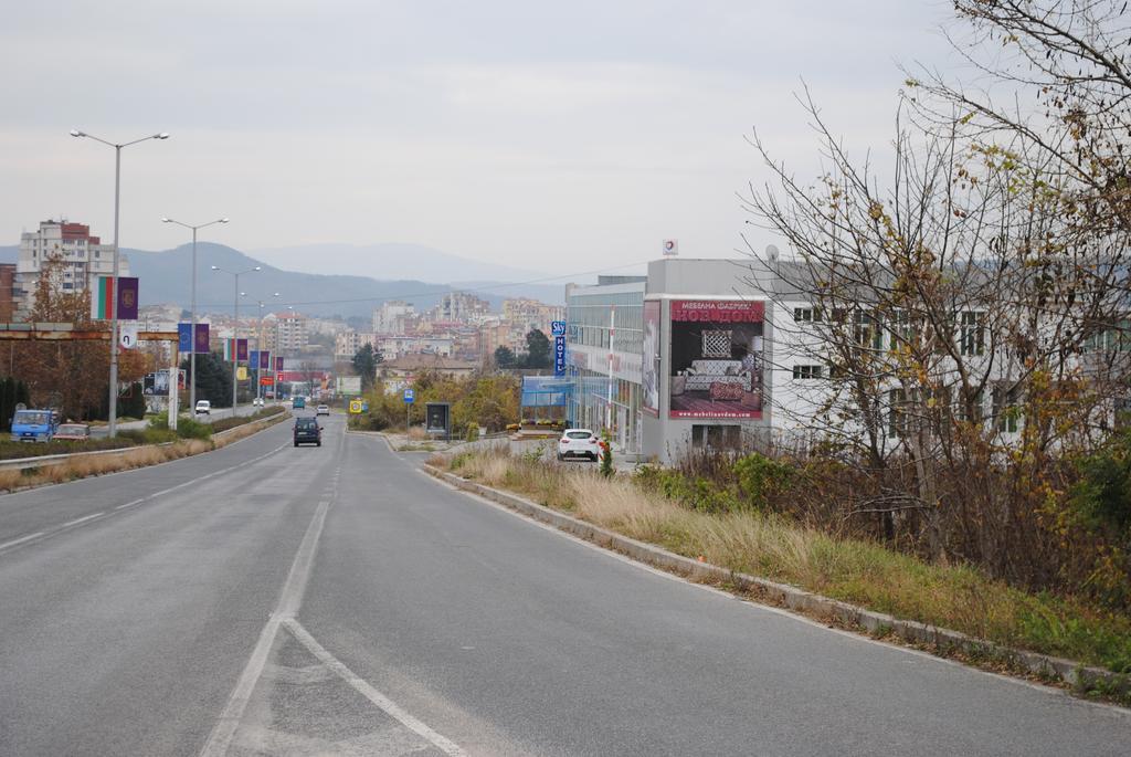 Sky Hotel Veliko Tărnovo Esterno foto